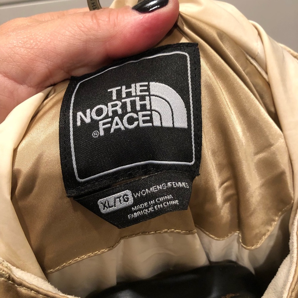 49ers fans….  GOLD The North Face puffer jacket. PLUS FREE SHIPPING - Picture 4 of 5
